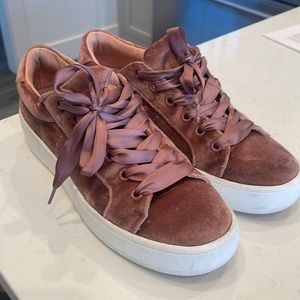 Steve Madden Platform Shoes with Velvet fabric and satin laces - 7.5